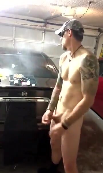 Hot redneck smoker jacks off tiny dick & cums in garage