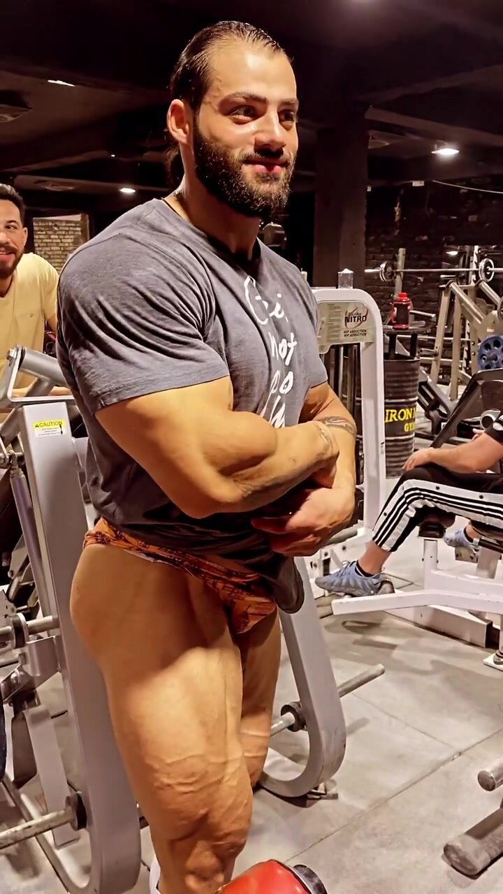 Arab Huge Bodybuilder Showing his Butt gluttes