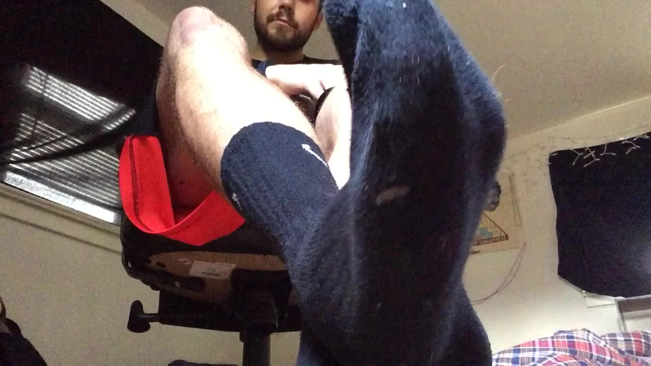 Big scruffy feet: BSF Foot domination - ThisVid.com