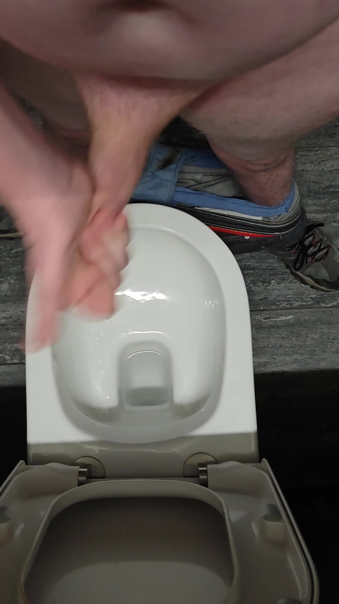 Cum in public toilet - video 4
