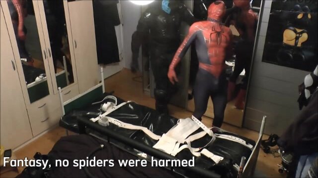 Spiderman vs Swat