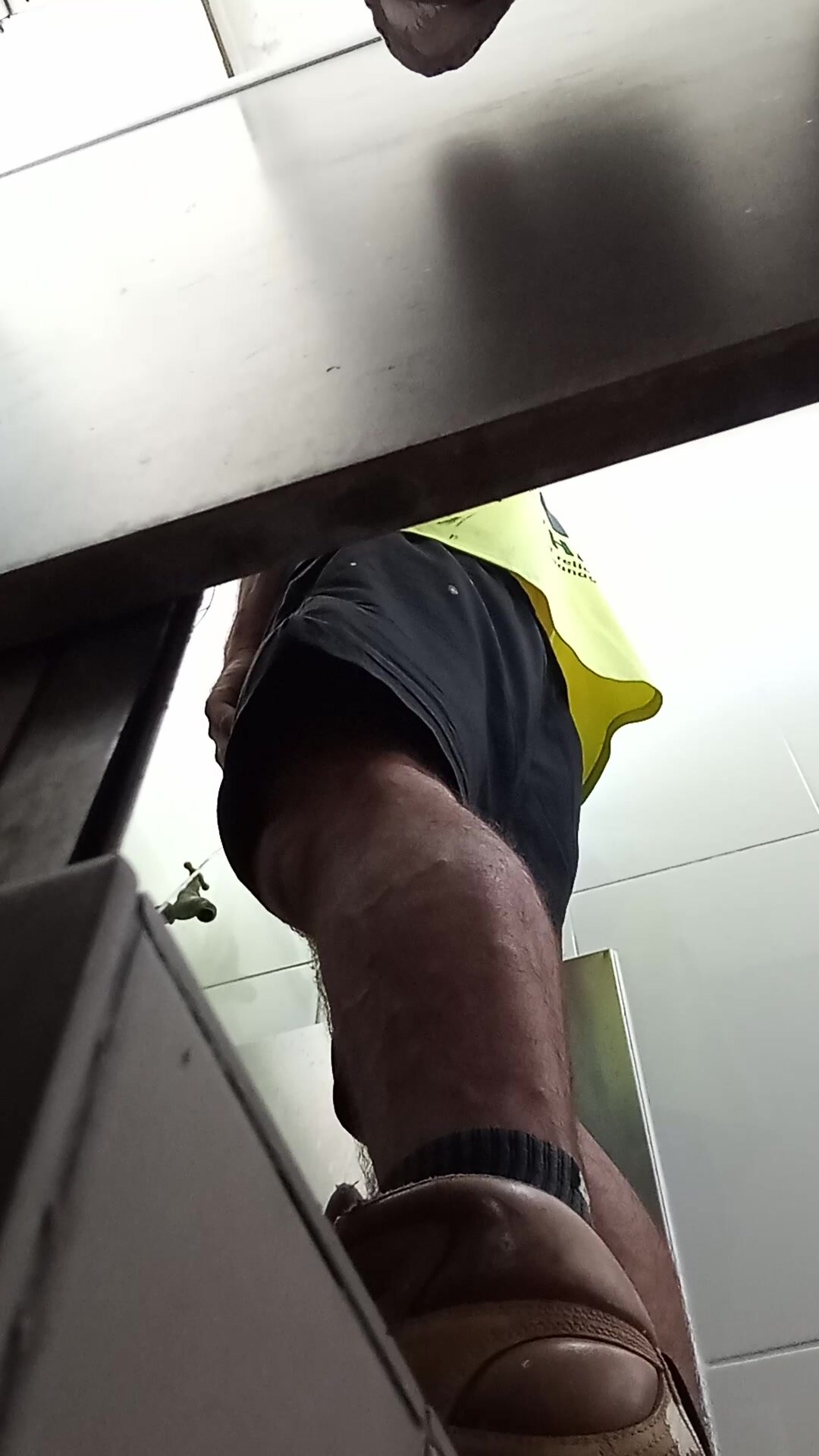 Spy on Aussie Tradie with big cock