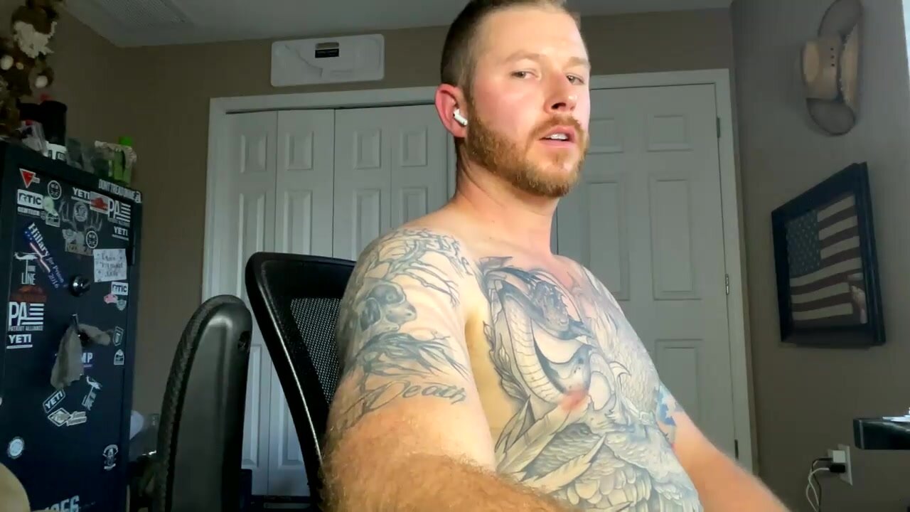 American Hunk Spreads Butt
