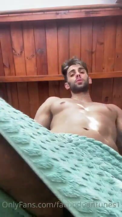MY STRAIGHT FRIEND SEND ME THIS VIDEO OF HIM JERKING OF