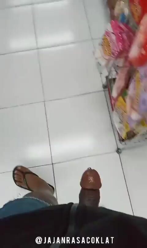 Dick flashing in convenience store (2)