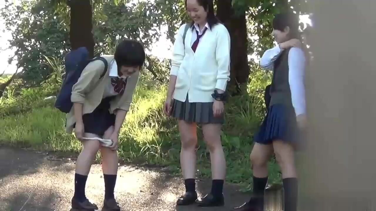 japanese  teens pee outside