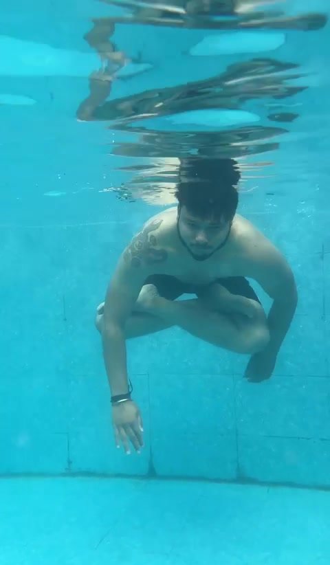 Underwater barefaced yoga