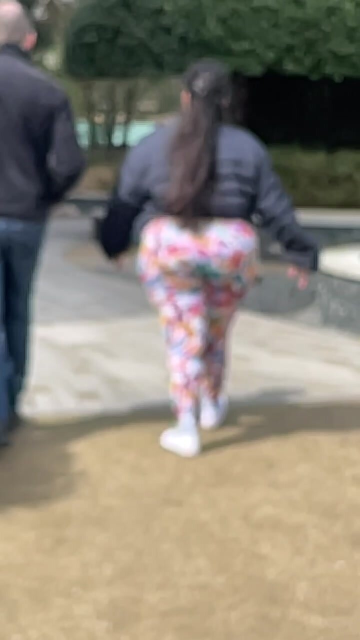 Slow motion bbw ass floral leggings