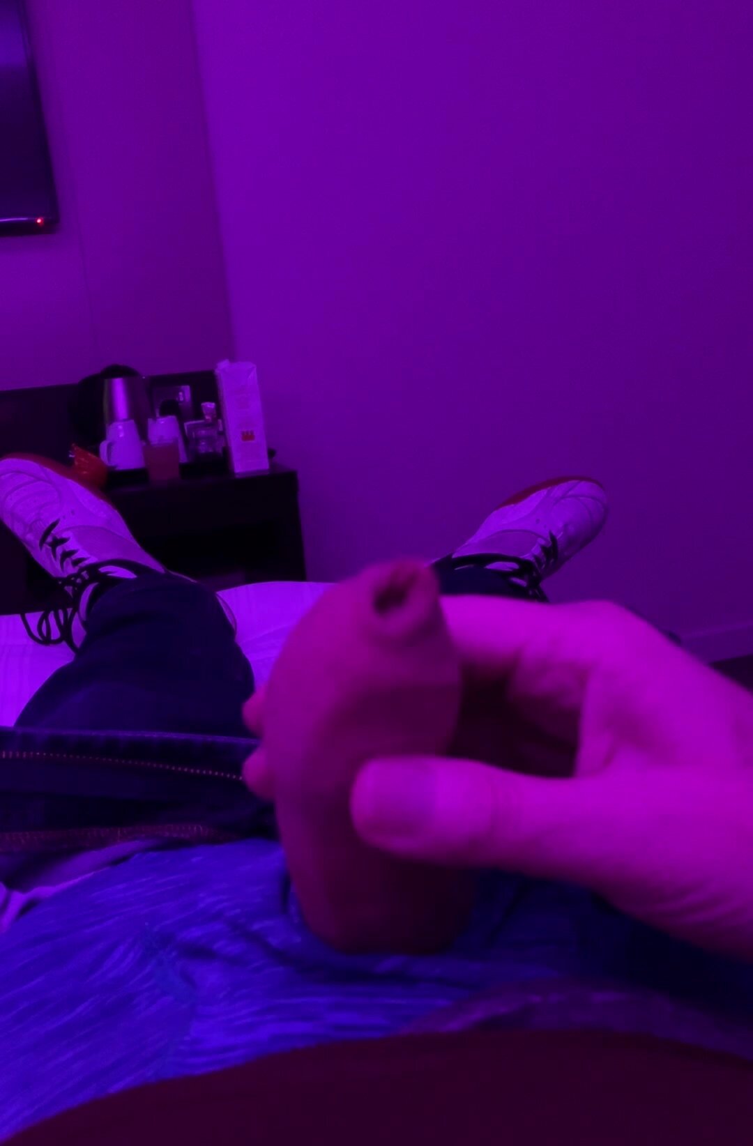 Hotel uncut wank