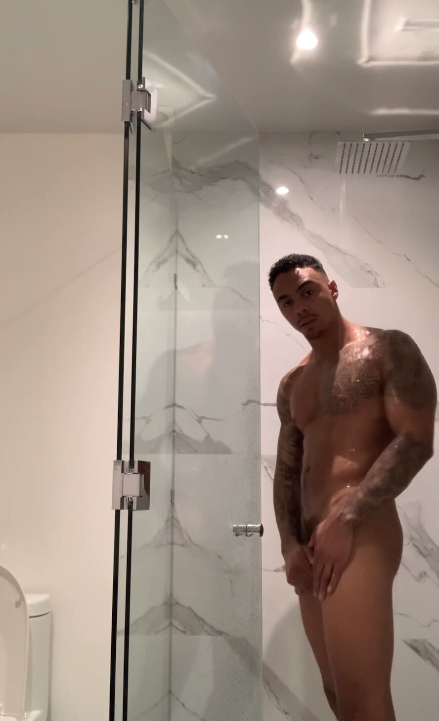 Hot guy in the shower - video 10