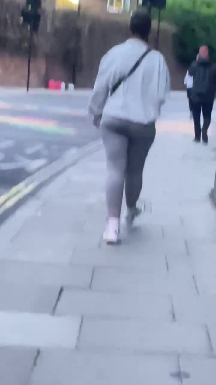 Sexy ebony girl yoga pants