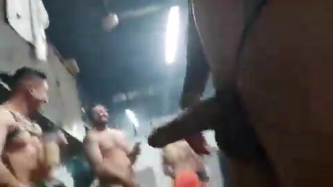 Hardon in lockerrom naked
