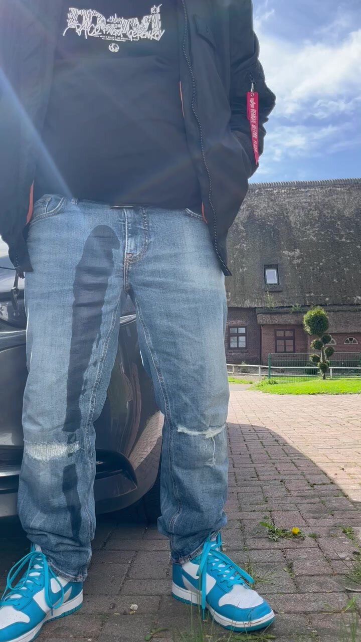 Pissing in my jeans - video 5