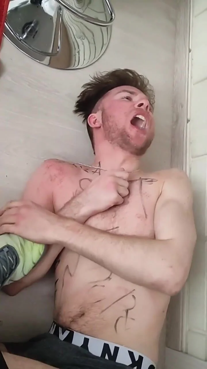 Video: Gay slave is degraded by two masters - ThisVid.com