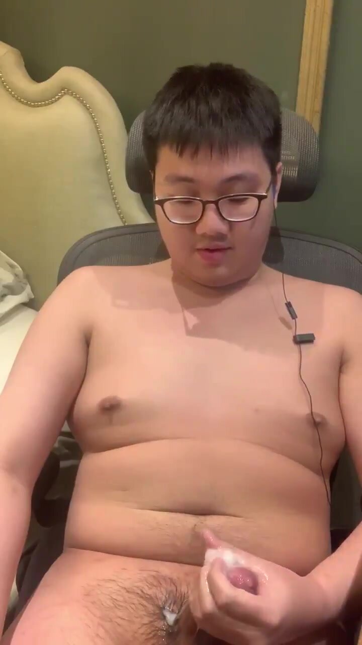 asian chub shooting huge load
