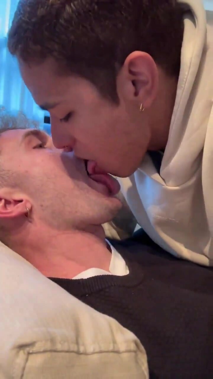 Kissing - video 39