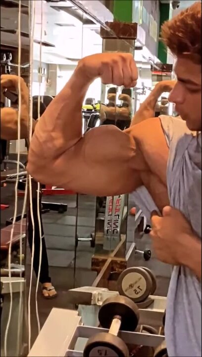 Biceps flex - video 6