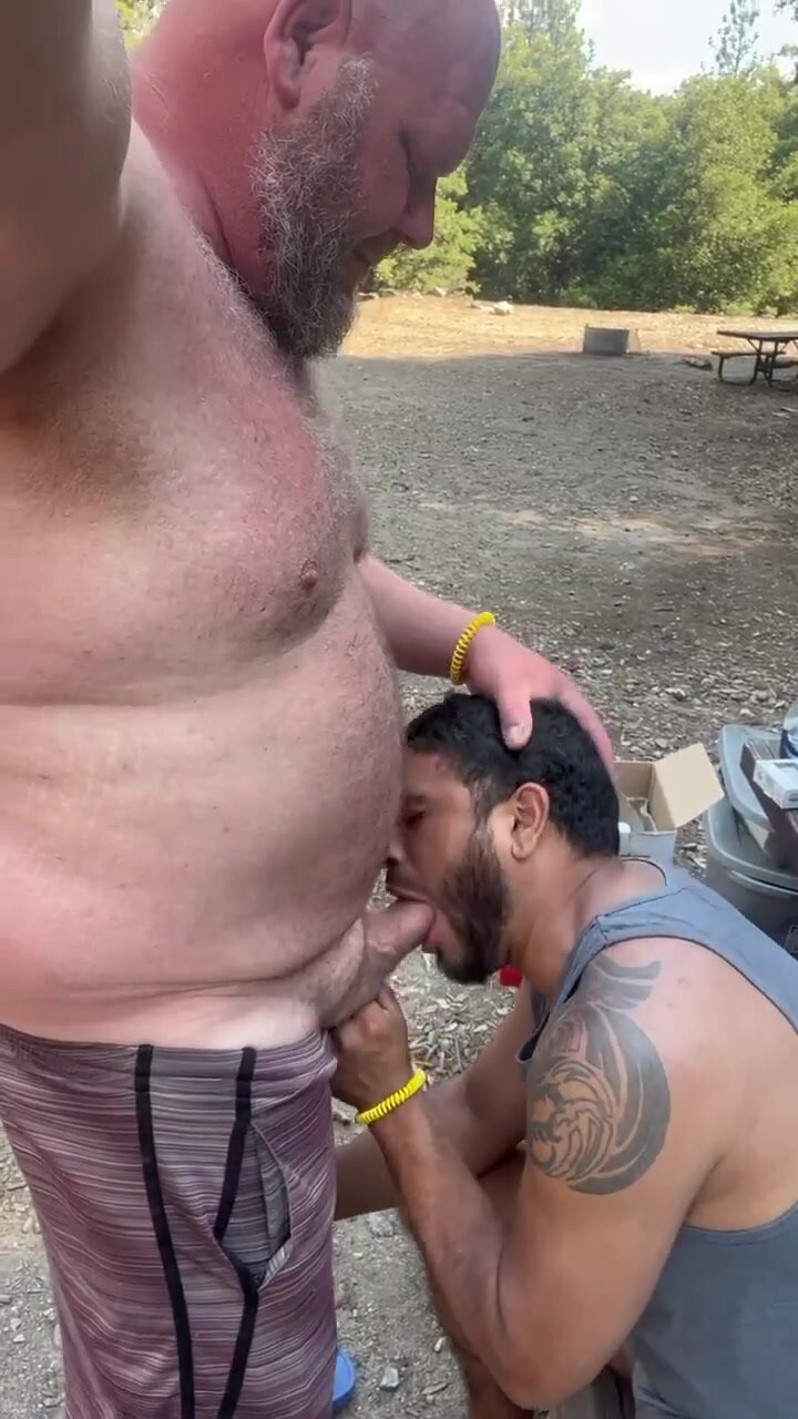Sucking a dick to a bear in nature is very tasty