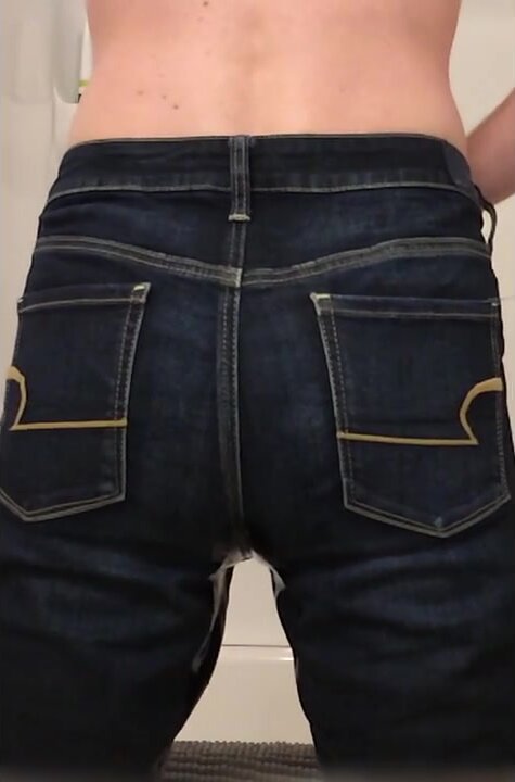 Guy piss jeans