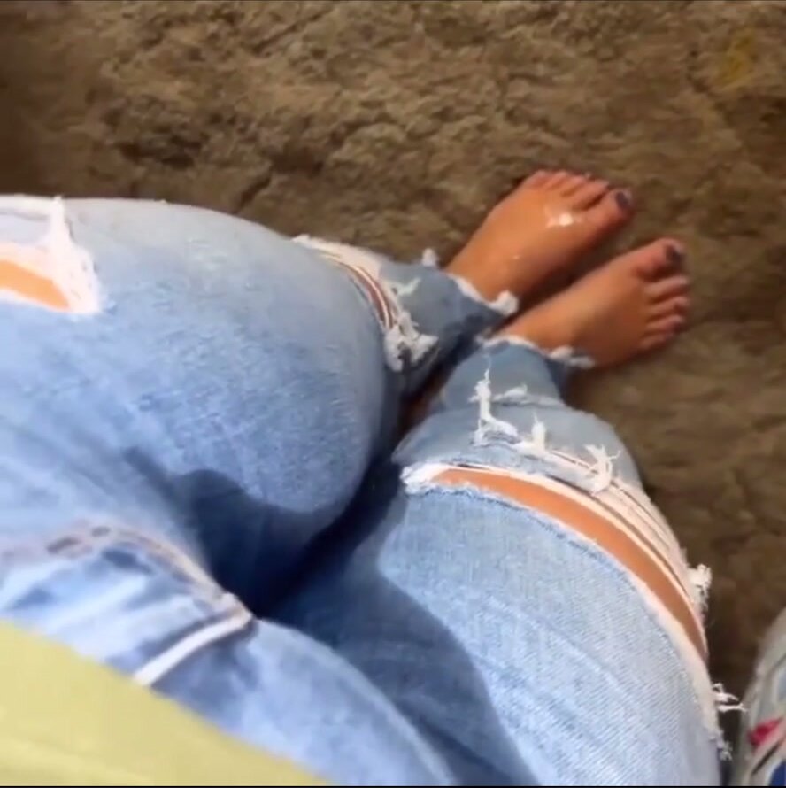 Jeans pissing - video 25