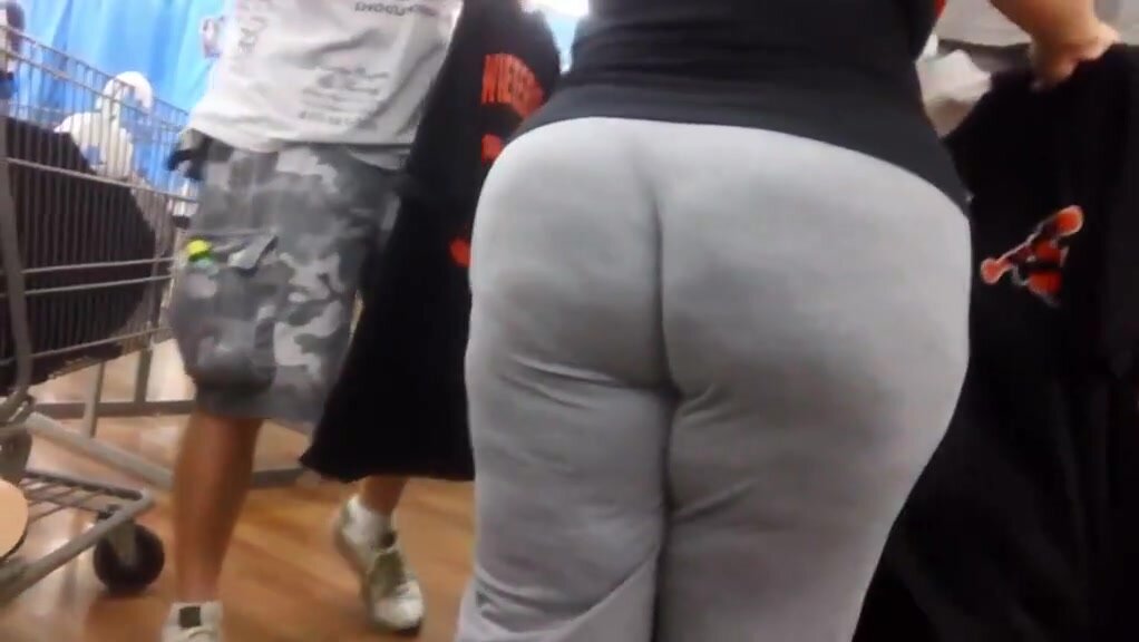 Bbw mom's ass eating tights !