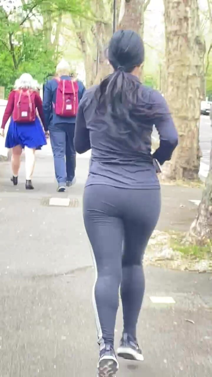 Sexy Asian in yoga pants