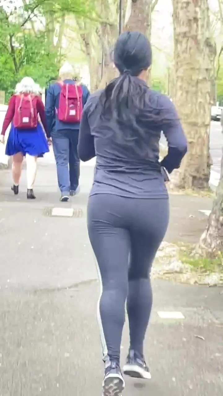 Video: Sexy Asian in yoga pants - ThisVid.com