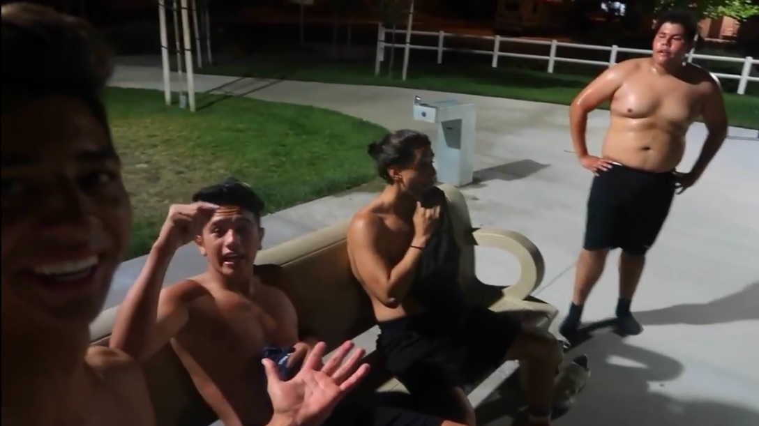 FRIENDS LOSING BET NAKED (badly blurred)