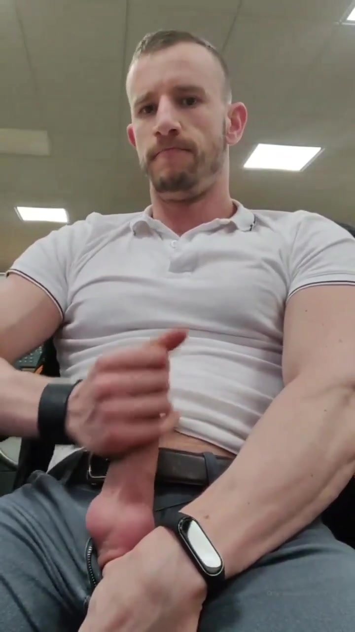 Muscle Daddy office hours aren't dull