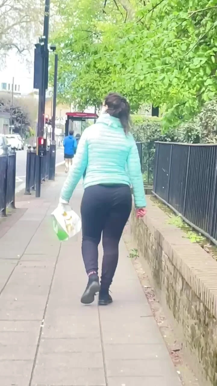 Video: Juicy pawg ass walking - ThisVid.com