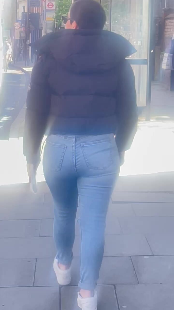 Perfect ass in jeans - video 2
