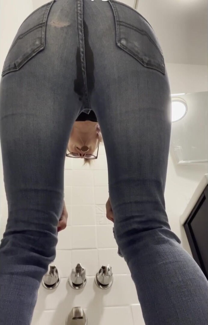 Messing her jeans - video 2