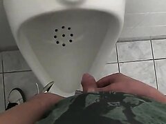 STAXUS : piss flows all over