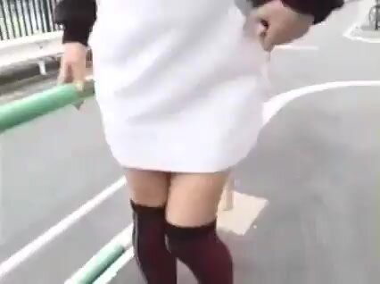 girl pissing outdoor - video 6