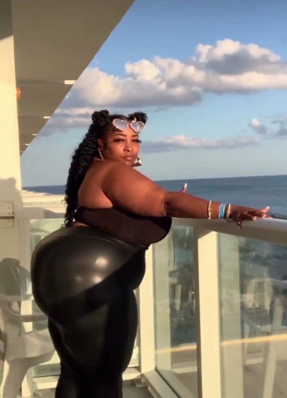 short video bbw with tight clothes 2
