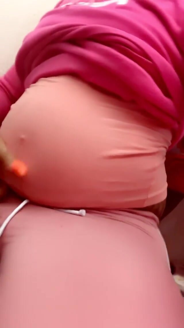 ebony show her big fat belly 2