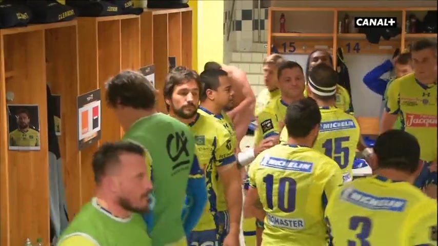 French Pro rugby player caught naked in locker room
