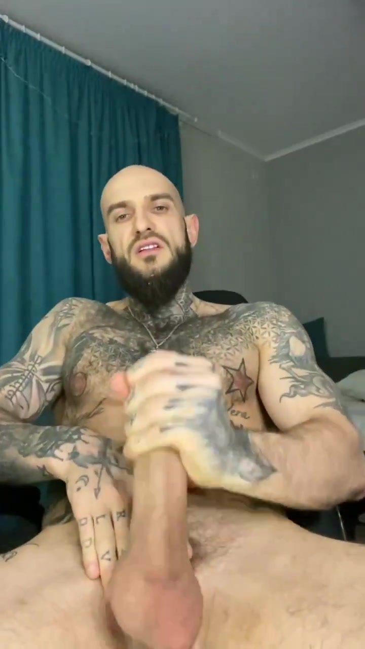 Heavily tattooed guy cums