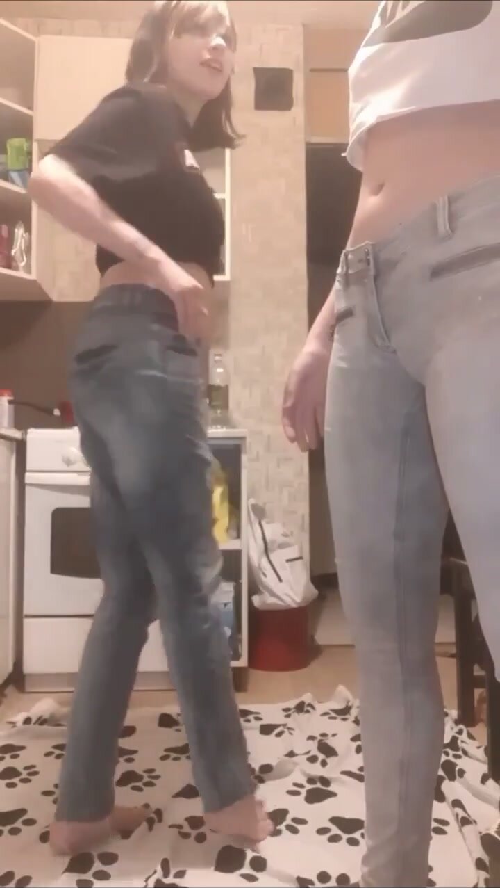 Pees her jeans on purpose in front of friend