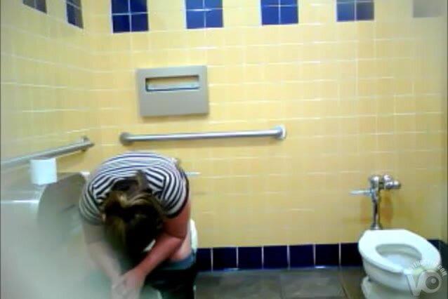 Chubby Mexican woman takes a piss