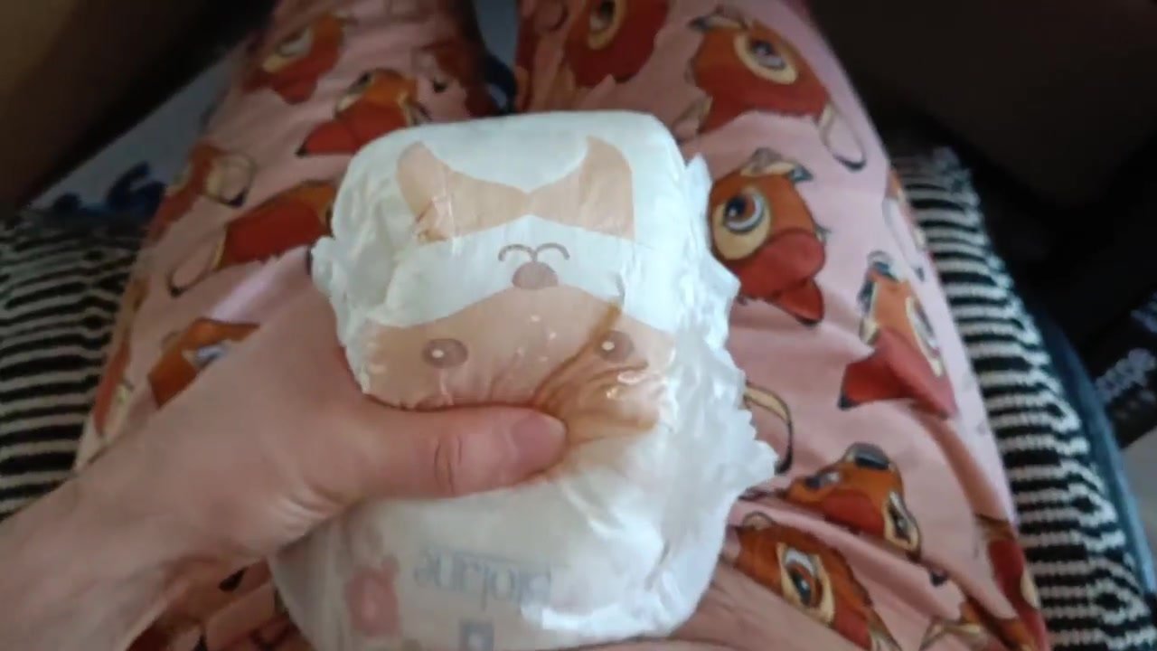 Quick fap with soaked fox diaper