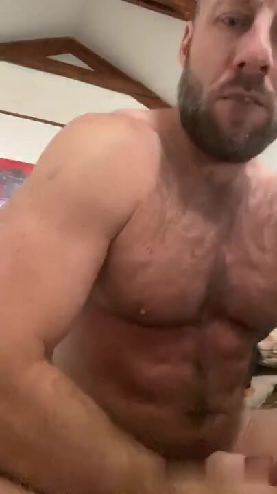 This Spanish (almost) Muscle Daddy Bear Is Sexy