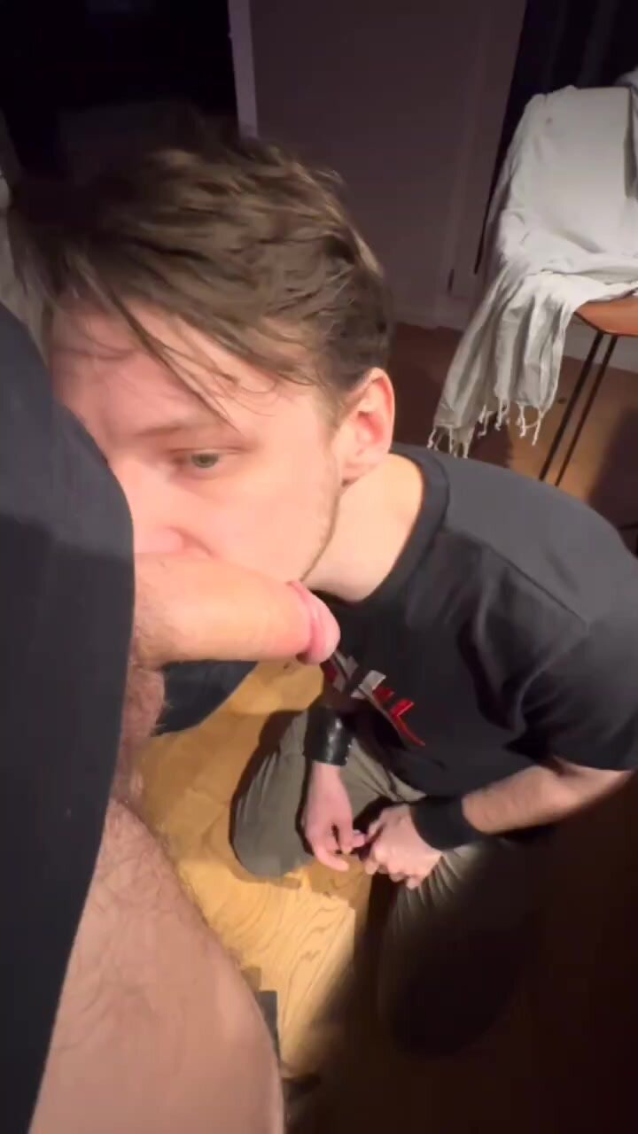 Buster in Berlin 2 - sucking