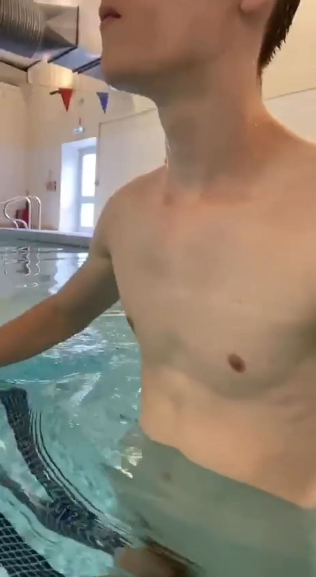 Quick naked dip with huge dick in swimming pool