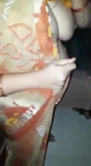 Desi aunty boobs pressing by shop owner