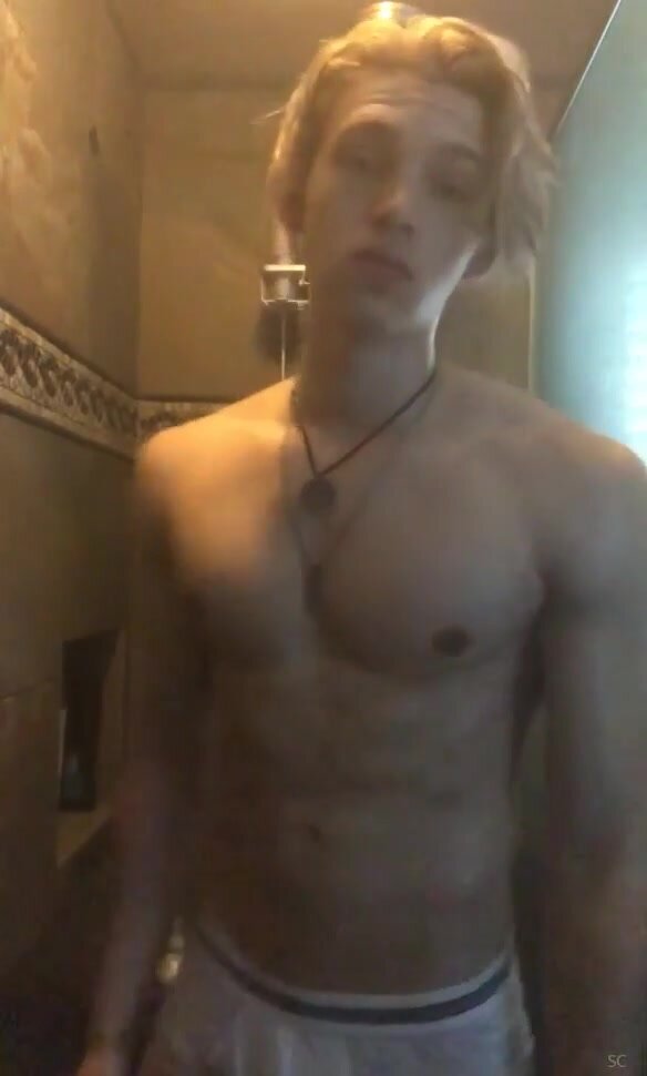 Hot guy naked - video 3