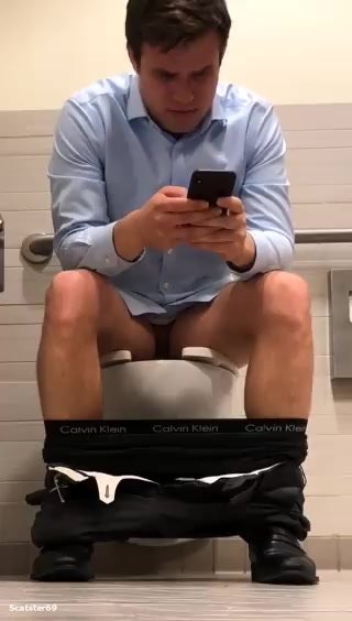Hot Shitting In Toilet