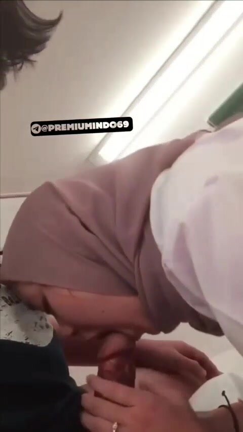 Indonesian Hijab Girl Blowjob