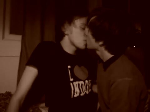Str8 British lads kissing