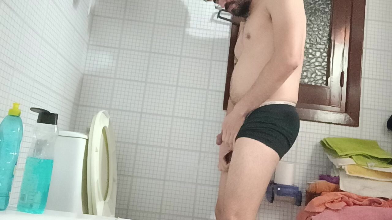 BIG PISS IN THE BATHROOM